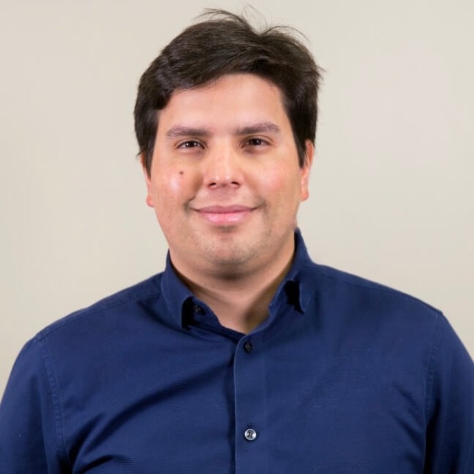 Headshot of Luis